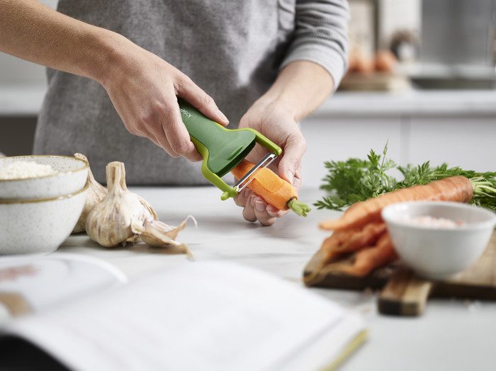 c3167915-43b3-4e26-9472-b840285a53b8-1.jpg-1.jpg-1.jpg Safety Vegetable Peeler with Blade Guard Smart & Sharp